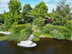 Merwede-nieuw-drone_-1 met boot.jpg